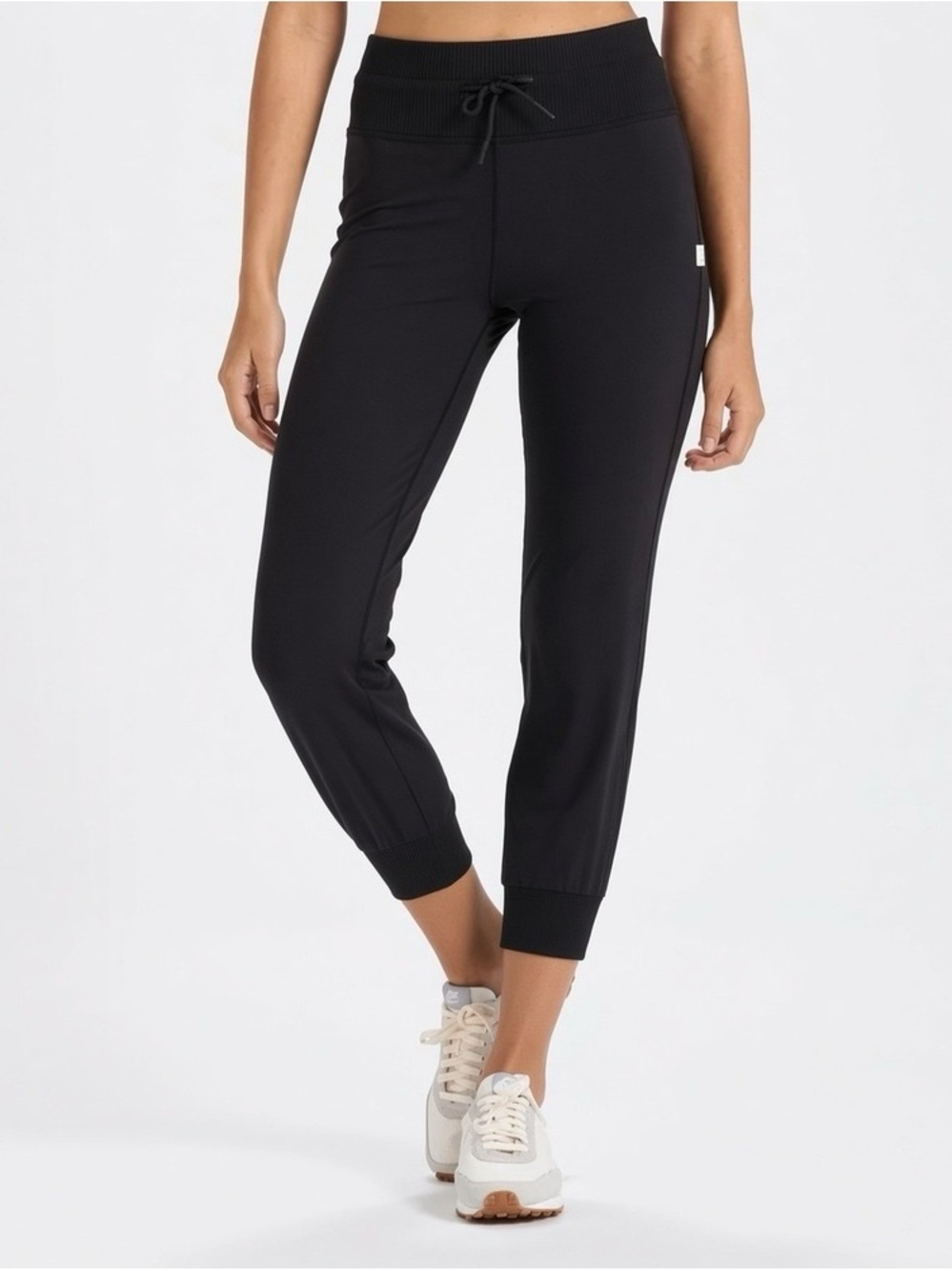 Vuori black daily joggers